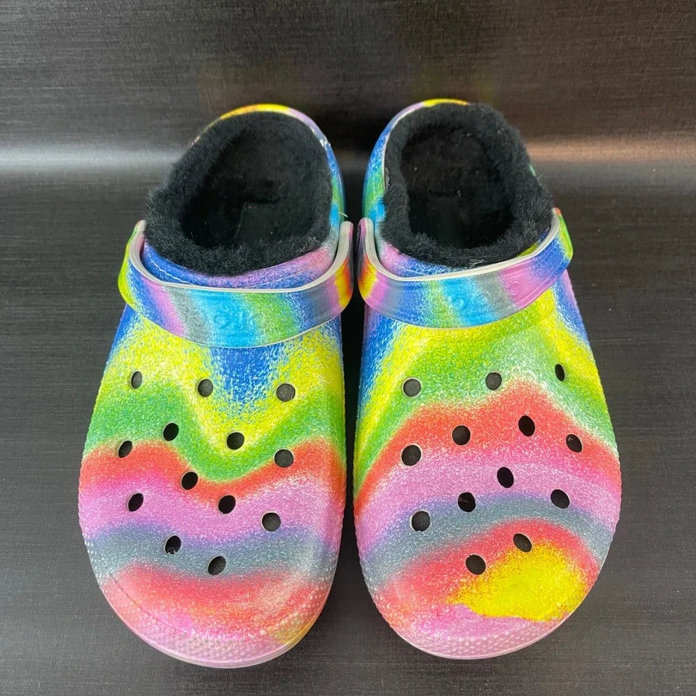 Crocs Classic Lined‎ Clogs Mens 11 Rainbow Tie Dye Black Fuzzy Fur Slip On Shoes